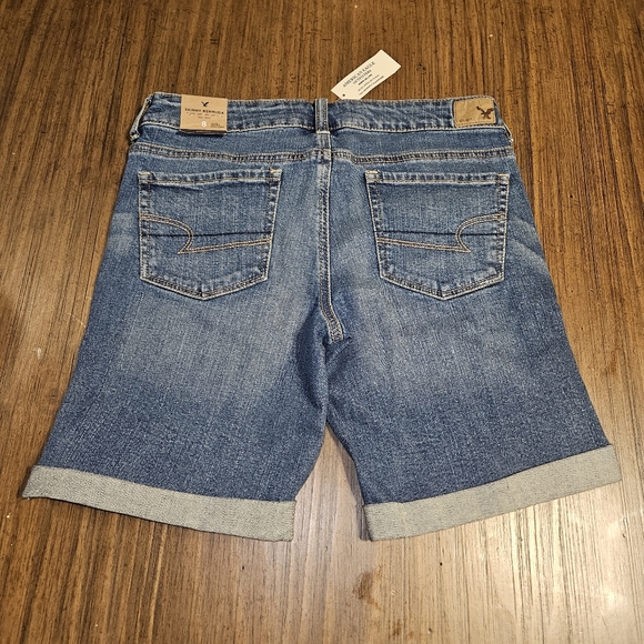 NWT AMERICAN EAGLE STRETCH SKINNY BERMUDA JEAN SHORTS BLUE SIZE 8 - Picture 2 of 4